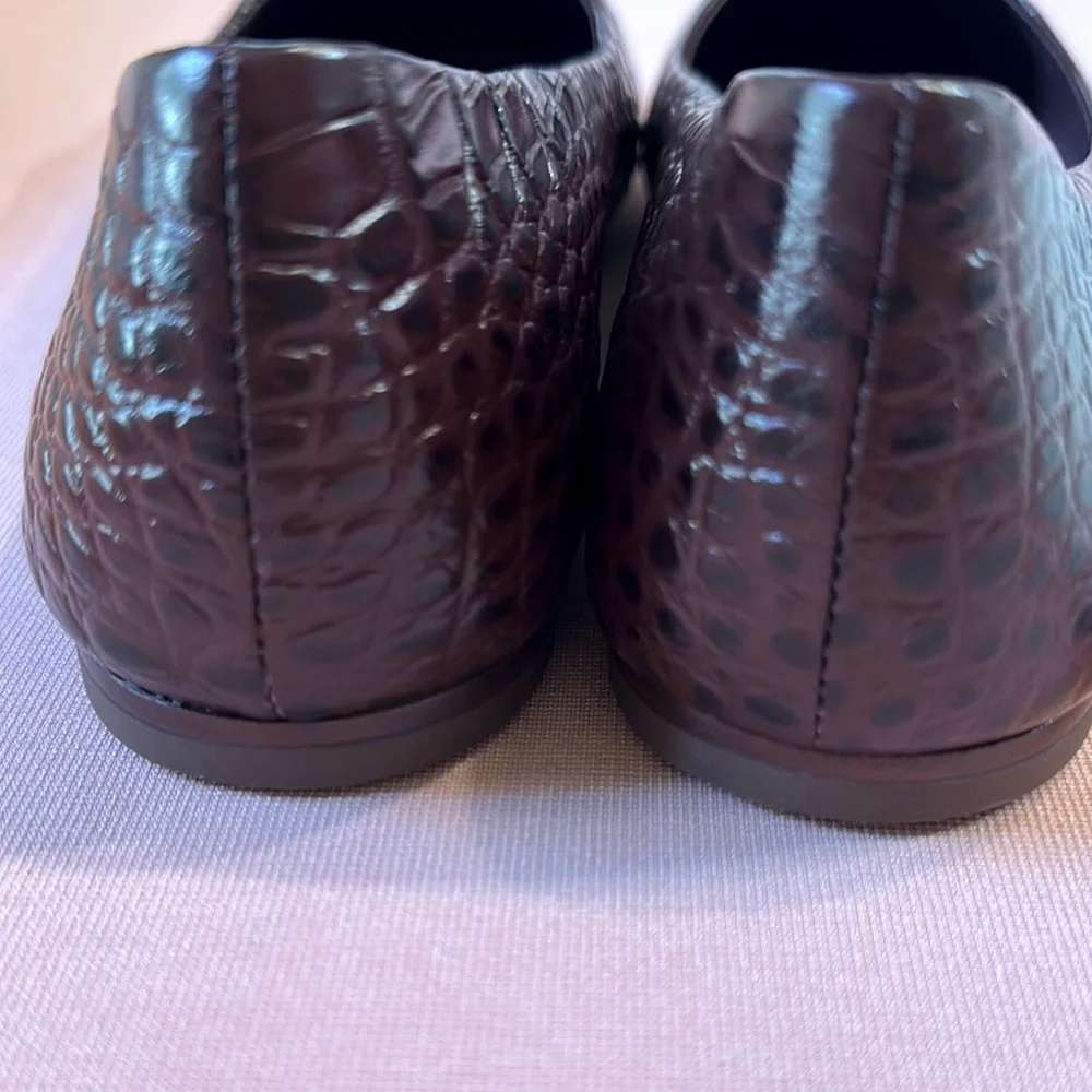 New Women's Tory Burch Brown Leather Flats. Size 8.
